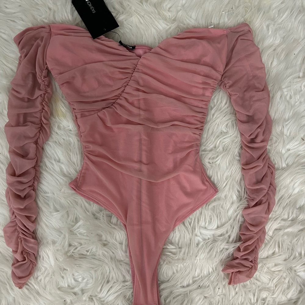TAG ON Fashion Nova Off the Shoulder Body Suit - Picture 1 of 1